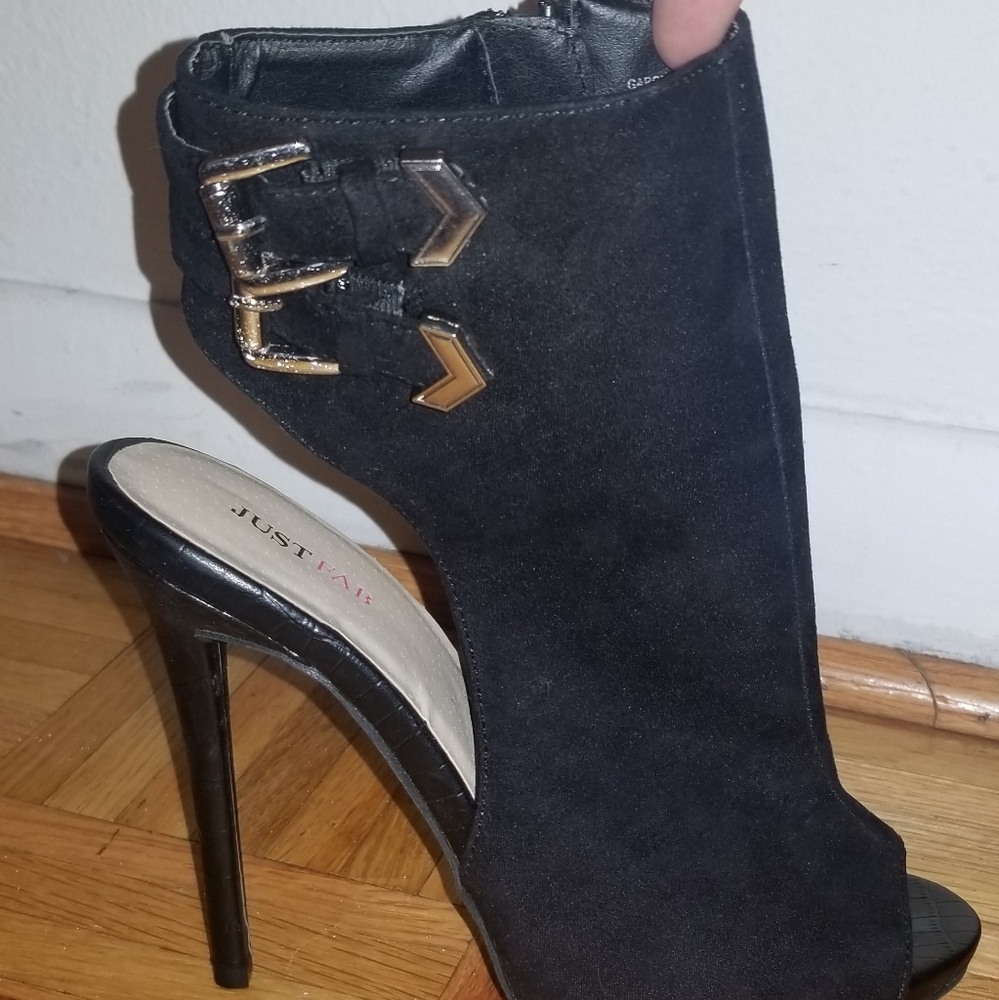 Never worn.